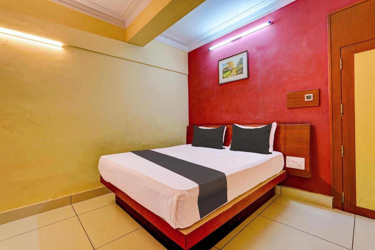 Oyo Flagship Hotel Kvc Holiday Inn Mysore Exteriör bild