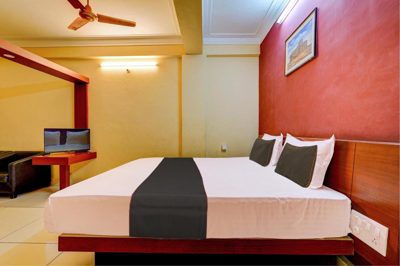 Oyo Flagship Hotel Kvc Holiday Inn Mysore Exteriör bild