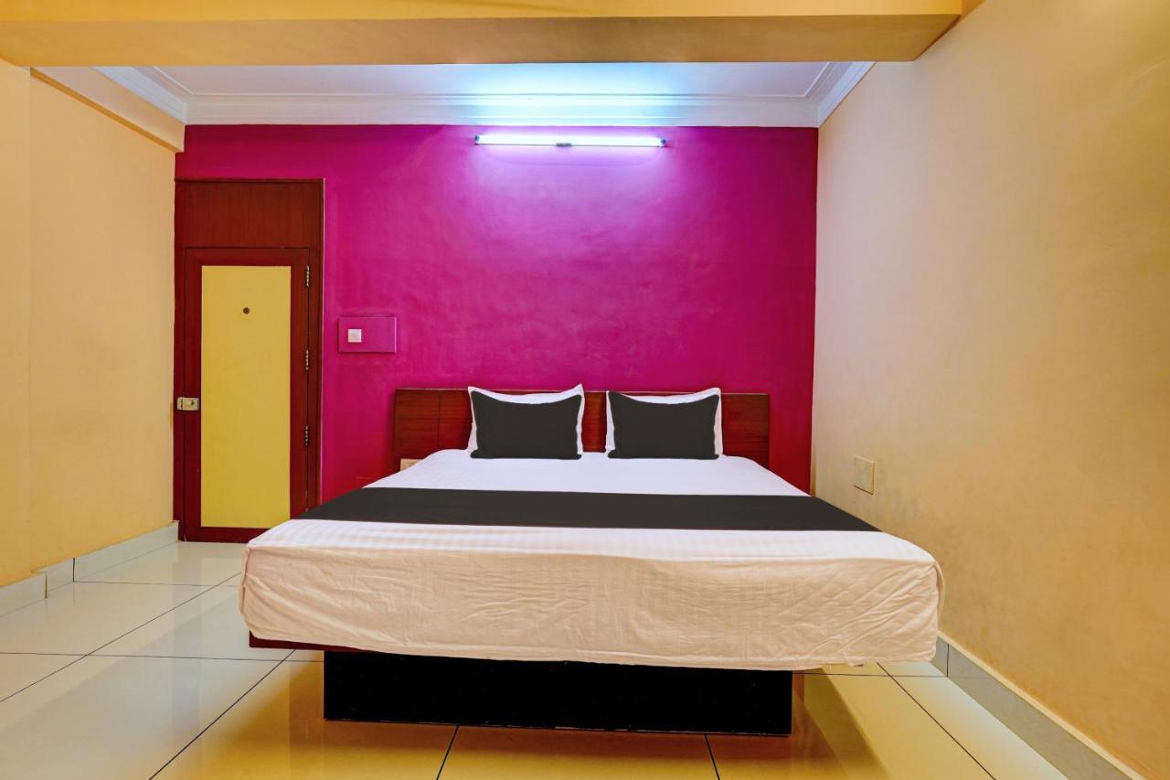 Oyo Flagship Hotel Kvc Holiday Inn Mysore Exteriör bild