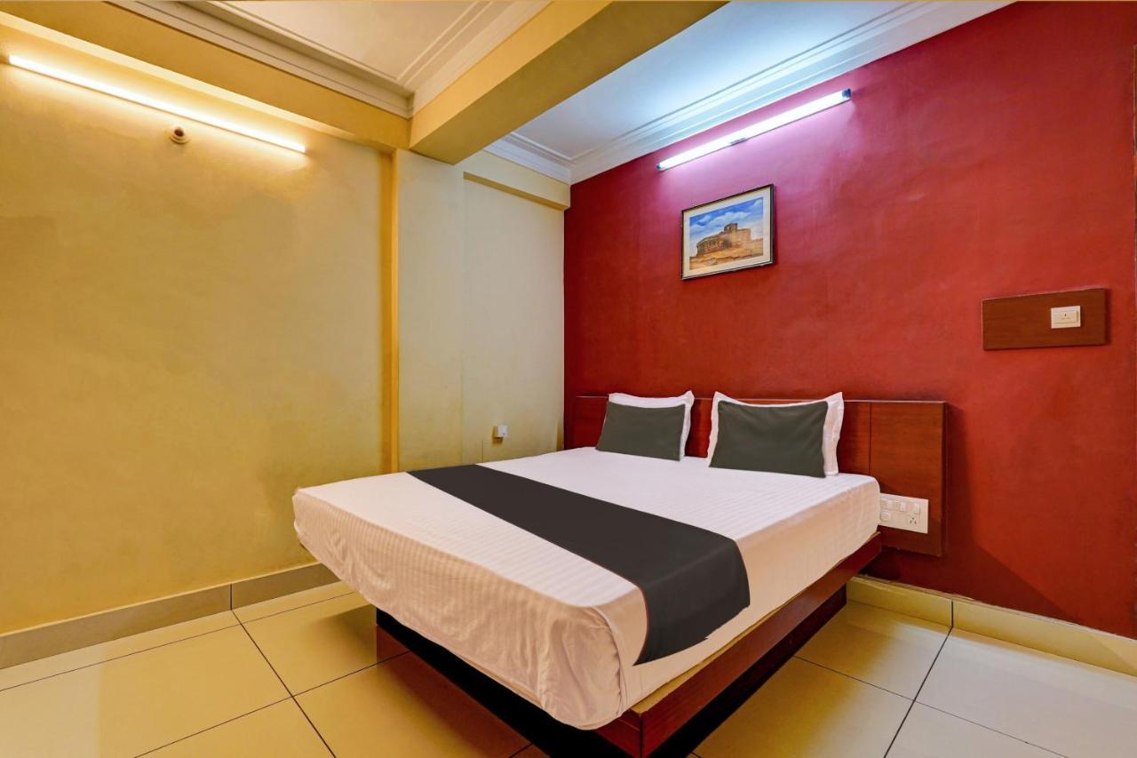 Oyo Flagship Hotel Kvc Holiday Inn Mysore Exteriör bild