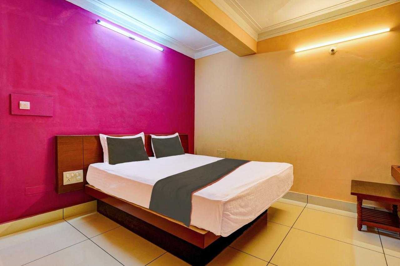 Oyo Flagship Hotel Kvc Holiday Inn Mysore Exteriör bild