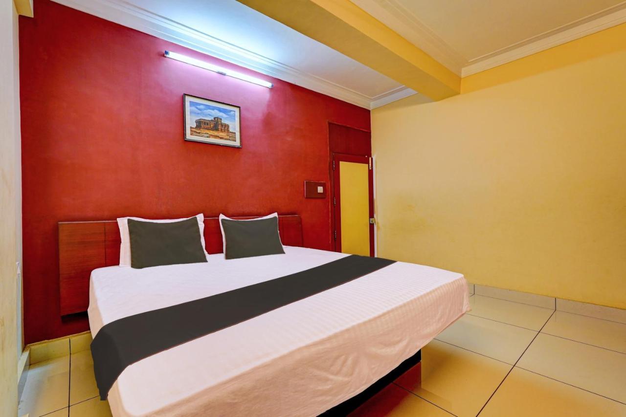 Oyo Flagship Hotel Kvc Holiday Inn Mysore Exteriör bild