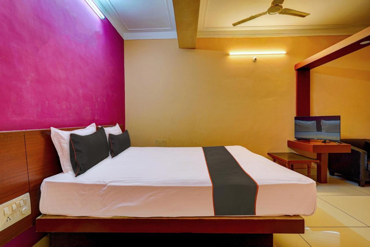 Oyo Flagship Hotel Kvc Holiday Inn Mysore Exteriör bild